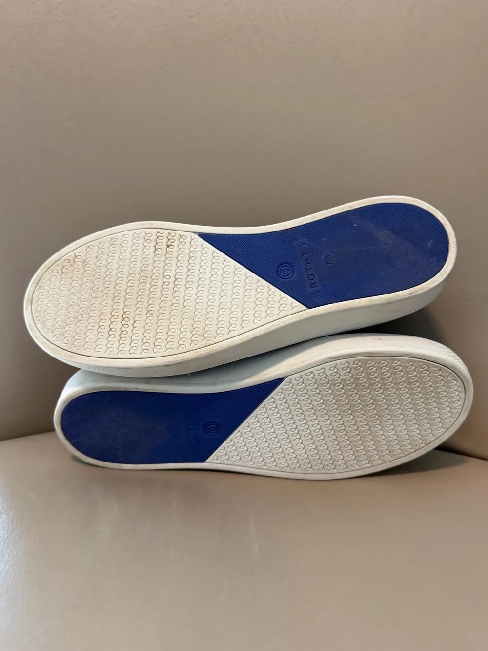 Rothys mainly right